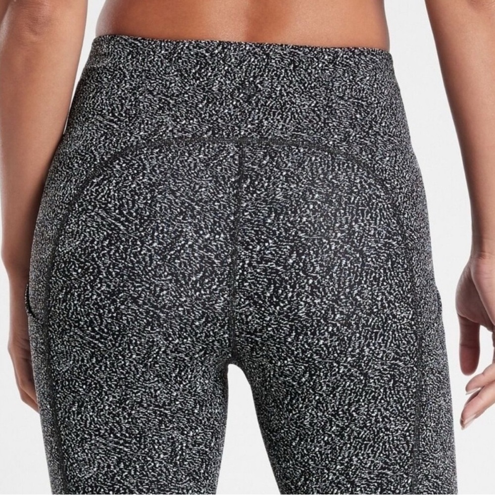 Athleta Ultimate Stash Pocket Textured 7/8 Leggings Black Gray Size Small - Picture 3 of 8